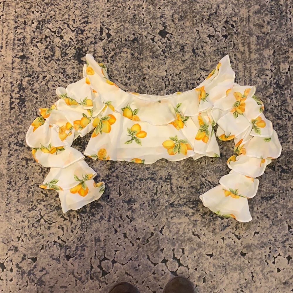 Off the shoulder lemon print crop top